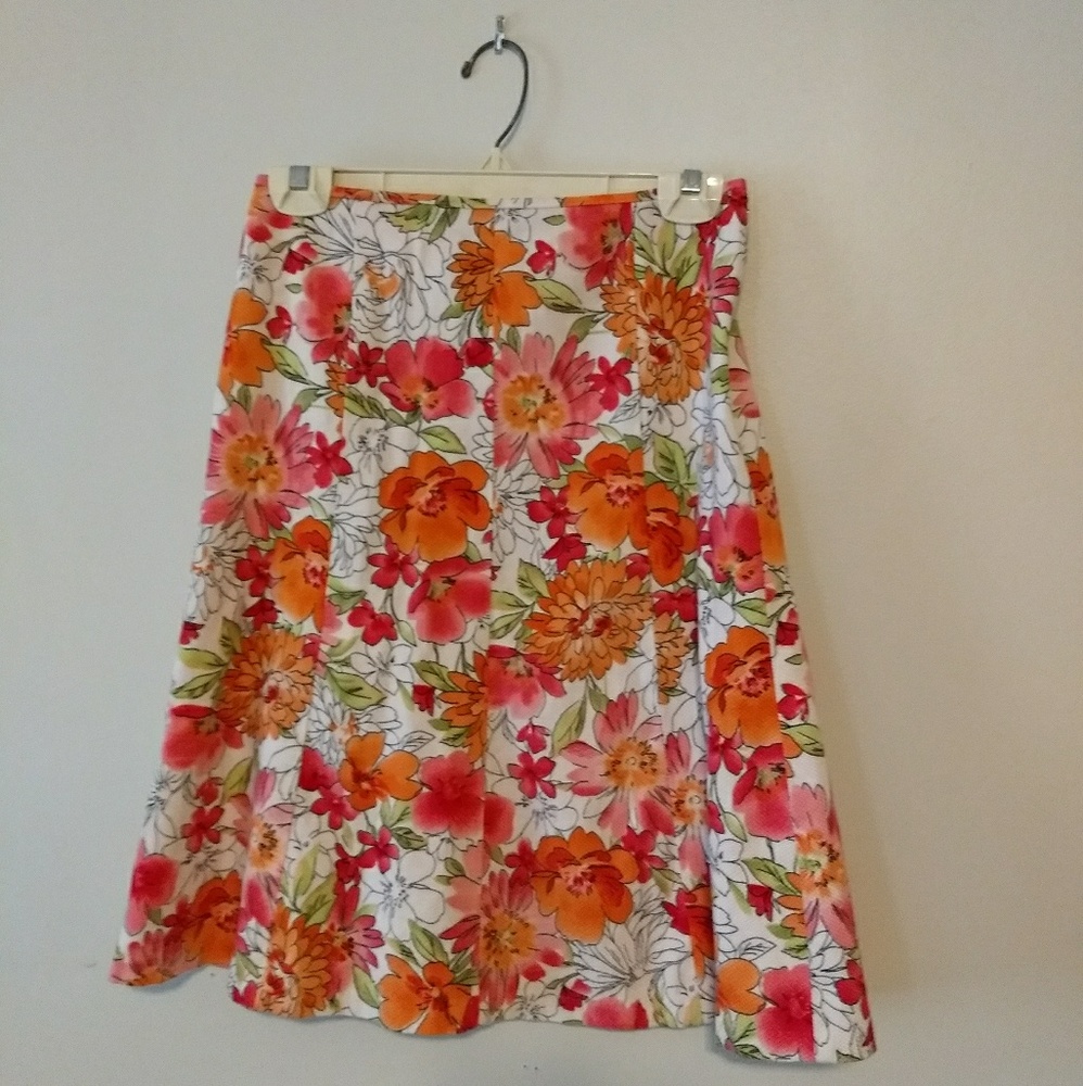 Karen Robertson Size 6 floral skirt